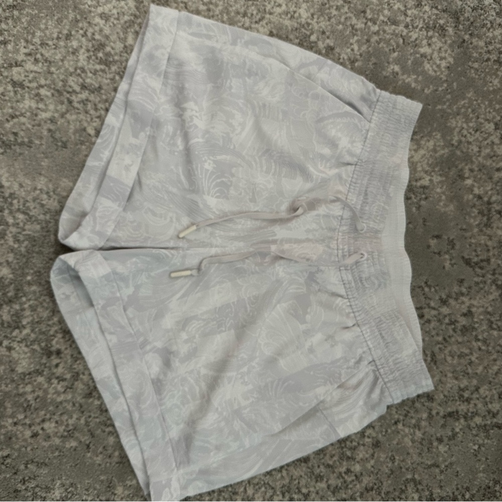 Lululemon Shorts Spring Break Away 3” Mid Rise
